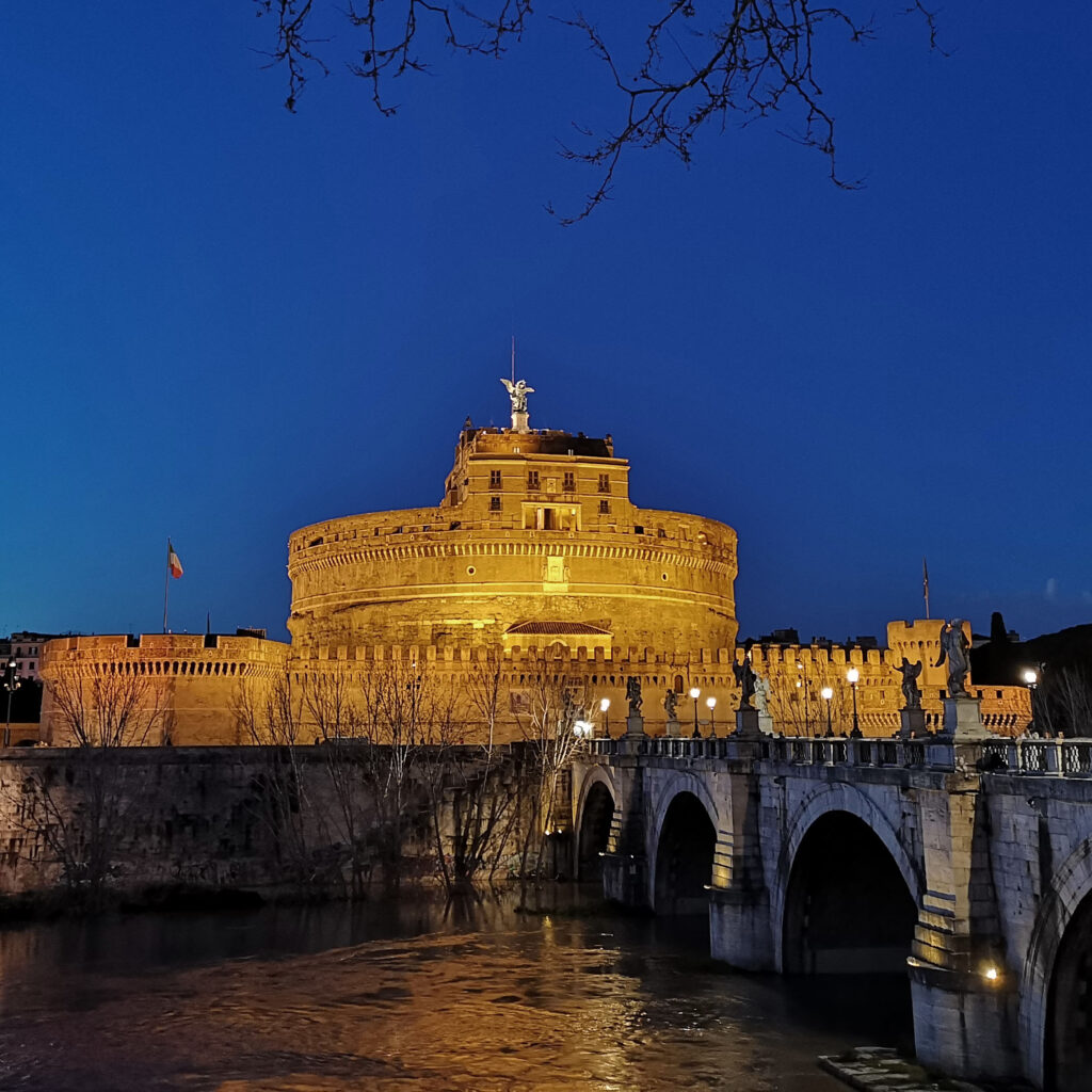 castel sant angelo e ponte sant angelo di notte