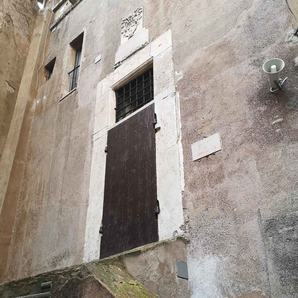 porta oliare prigioni